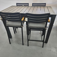 Como Bar Table and Clay Bar Chair