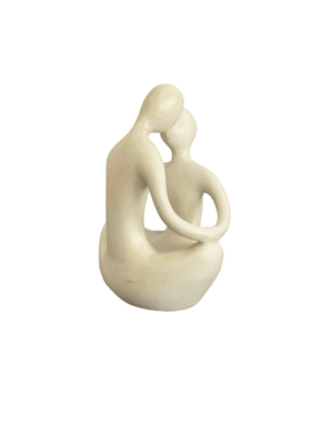 cozy-furniture-homewares-decorative-giftware-pieces-intimate-couple-sculpture